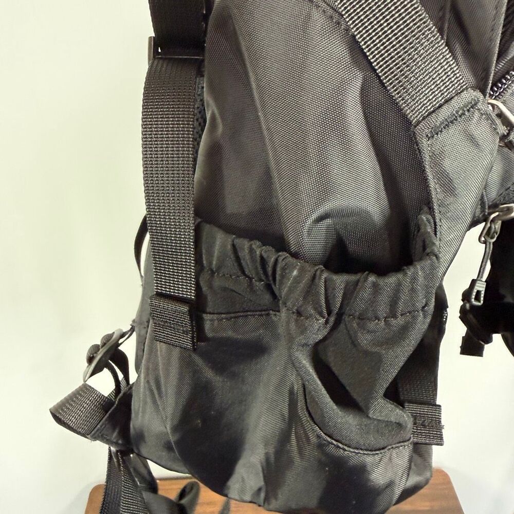 Patagonia black backpack atacama 28L 17x11x7” - Picture 8 of 9